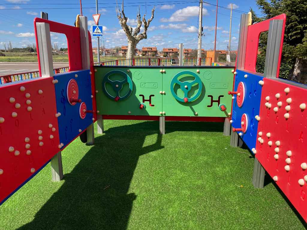 Juegos de psicomotricidad en un parque infantil de Santa Marta de Tormes, Salamanca