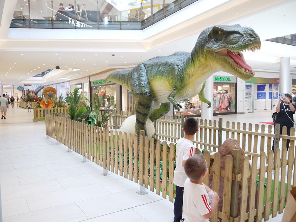 Dinosauria, la exposición de dinosaurios que ha llegado al Centro Comercial El Tormes de Salamanca