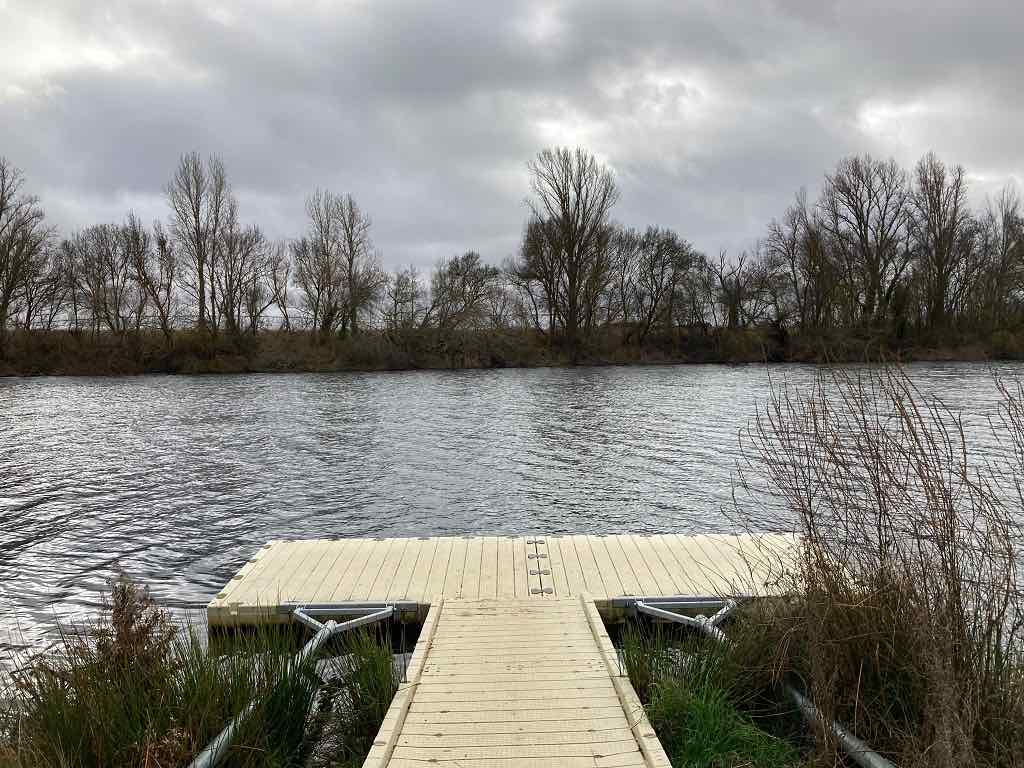 Embarcadero para llegar con canoas y barcas y poder disfrutar de las vistas del río Tormes en el paraje Arenal del Ángel en la localidad salmantina de Cabrerizos