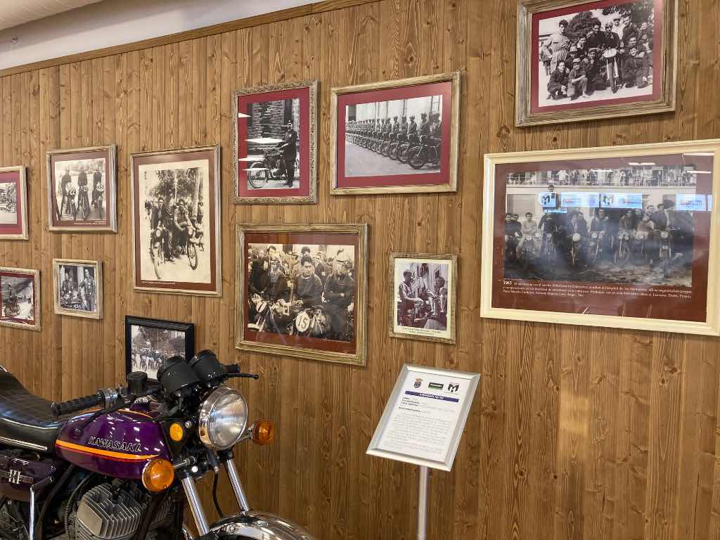Fotografías históricas del mundo de la moto del Museo de la Moto de Santa Marta de Tormes, Salamanca