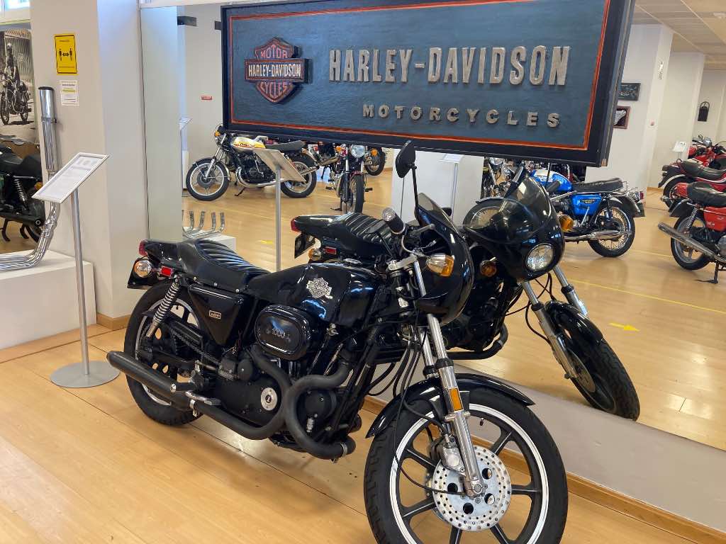 Pieza Harley Davidson del Museo de la Moto de Santa Marta de Tormes, Salamanca