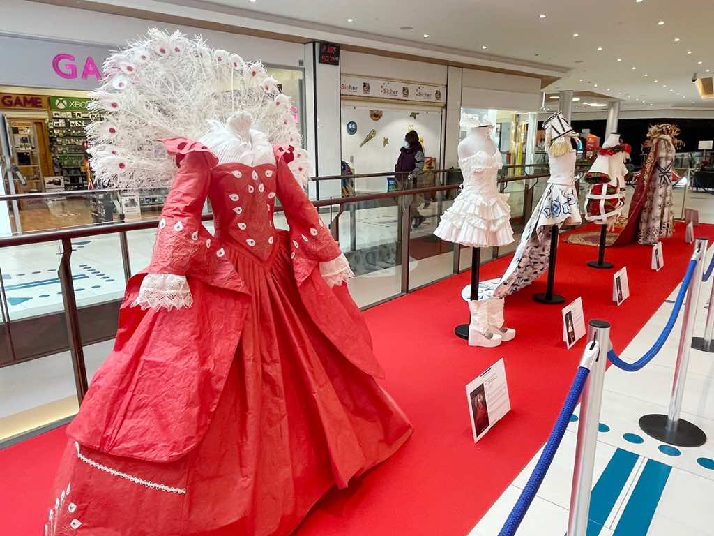 La moda en papel, en el CC El Tormes de Salamanca