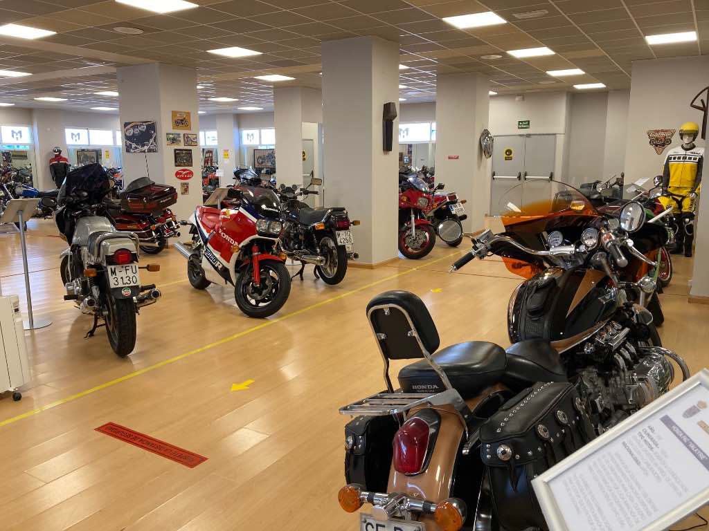 Sala central del Museo de la Moto de Santa Marta de Tormes