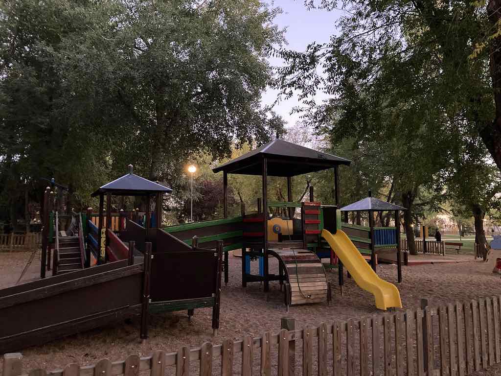 Zona de ocio infantil en el Parque de los Jesuitas en Salamanca 