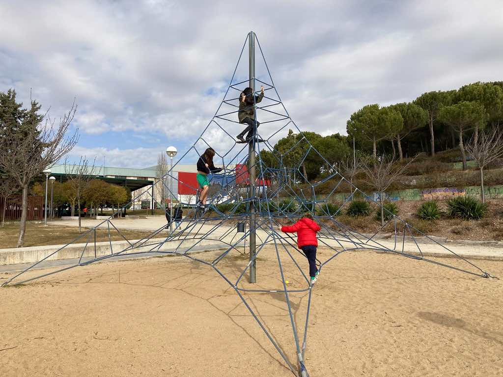 Zona de ocio infantil en el Parque Wurzburg en Salamanca