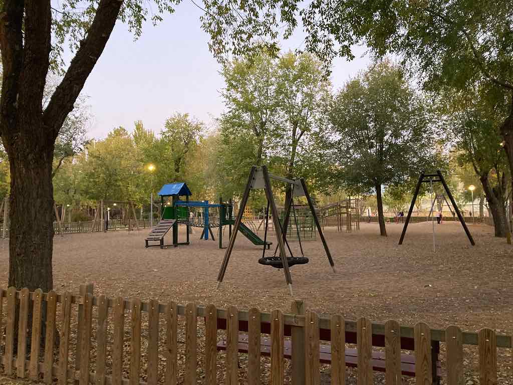 Zona de ocio infantil en el Parque de los Jesuitas en Salamanca 