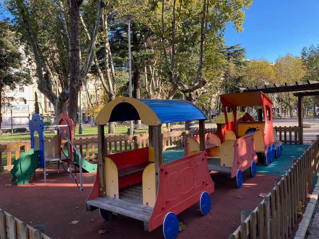 Parque infantil en La Alamedilla, Salamanca