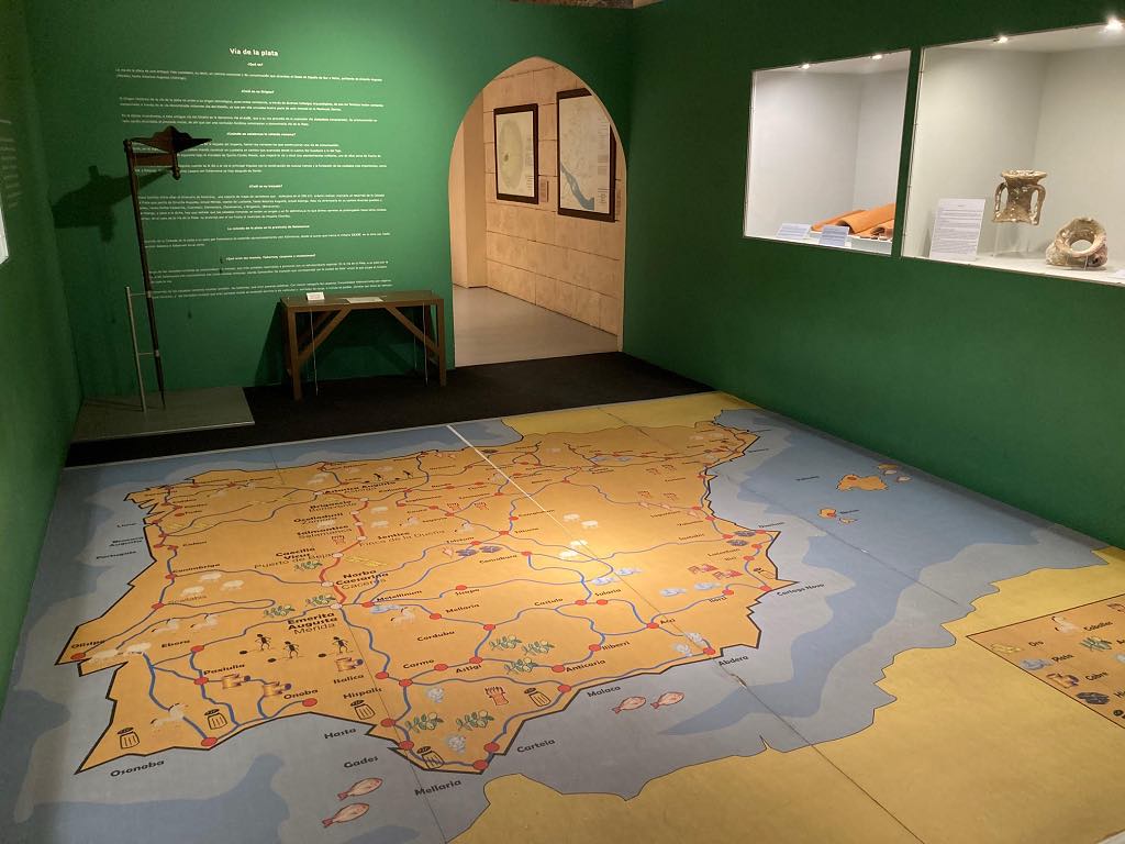 suelo que representa la historia de los movimientos comerciales. Museo del Comercio de Salamanca
