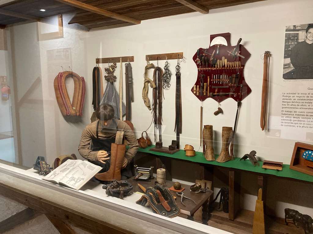 Representación de un taller en el Museo de Comercio de Salamanca