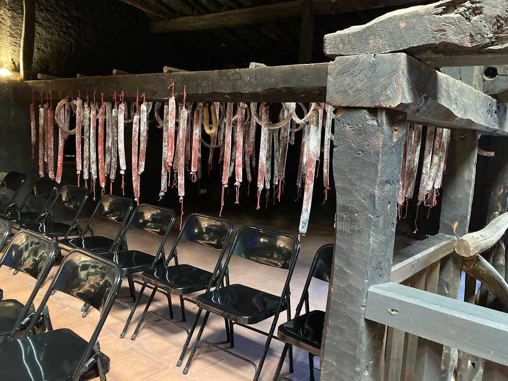 Secadero de embutidos en el Museo Casa Chacinera de la localidad de Candelario en Salamanca